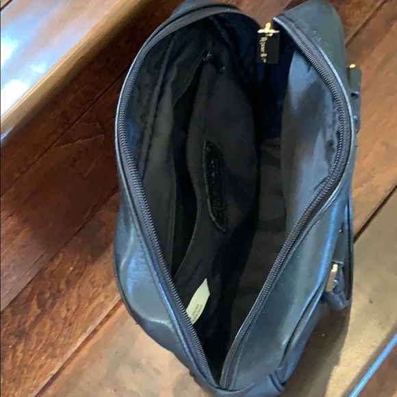 Women's classic little black hand bag all leather! - Picture 6 of 7